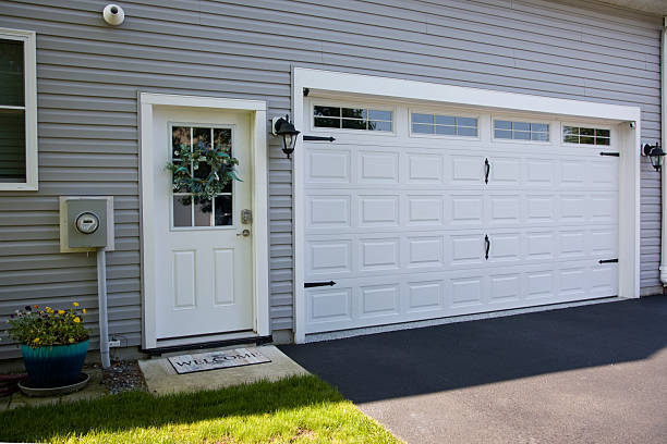 24/7 Emergency Garage Door Panel Replacement experts in Beckett, NJ